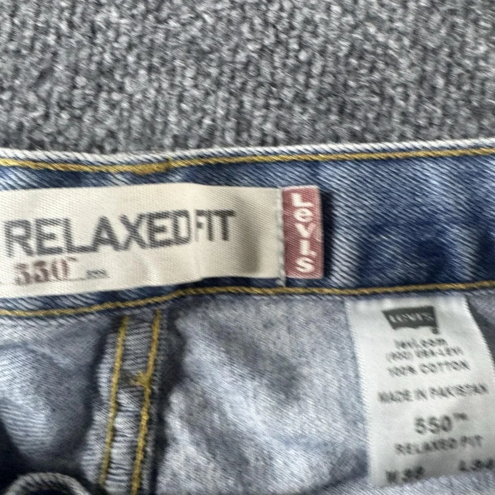 Levis 550 Jeans Mens 38x34 Blue Relaxed Tapered Light Wash Denim Workwear Pants